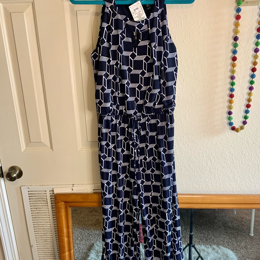 Women’s pantsuit/romper. Never worn.